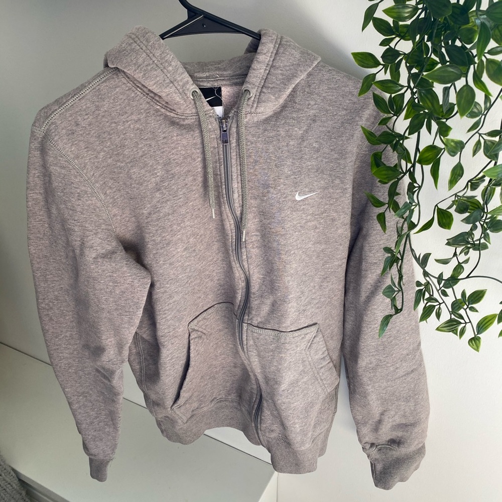 NIKE- Men’s Club Swoosh Full Zip Sleeve Hoodie